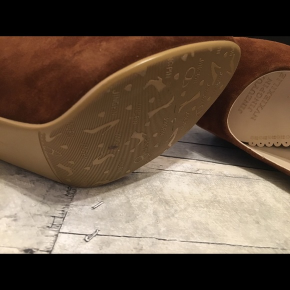 Jingpin soft leather embellished heels (new) - Picture 7 of 8